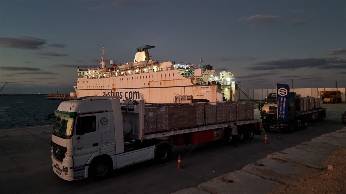 A A 20251018 39452478 39452466 T U R K I Y E N I N 25 I N S A N I Y A R D I M T I R I G A Z Z E I C I N R E F A H S I N I R K A P I S I N A H A R E K E T E T T I