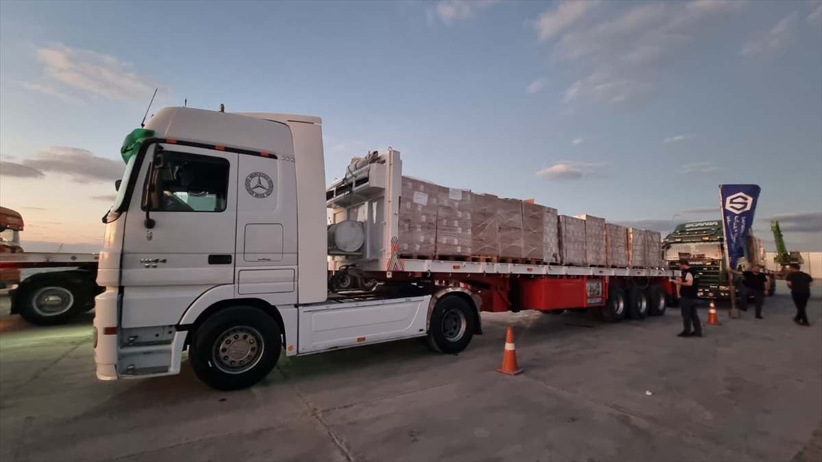 A A 20251018 39452478 39452468 T U R K I Y E N I N 25 I N S A N I Y A R D I M T I R I G A Z Z E I C I N R E F A H S I N I R K A P I S I N A H A R E K E T E T T I