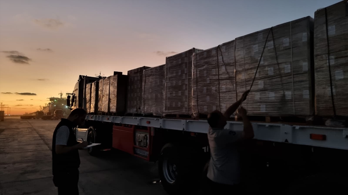 A A 20251018 39452478 39452471 T U R K I Y E N I N 25 I N S A N I Y A R D I M T I R I G A Z Z E I C I N R E F A H S I N I R K A P I S I N A H A R E K E T E T T I