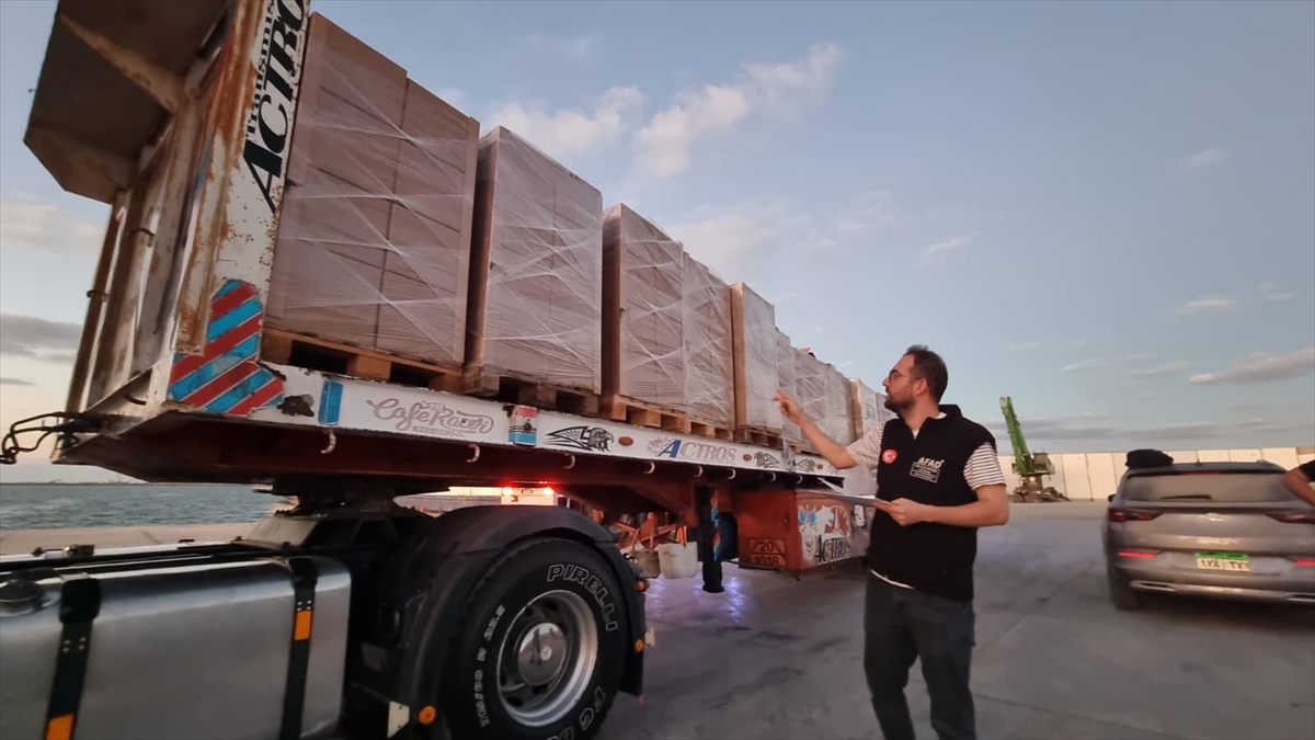 A A 20251018 39452478 39452472 T U R K I Y E N I N 25 I N S A N I Y A R D I M T I R I G A Z Z E I C I N R E F A H S I N I R K A P I S I N A H A R E K E T E T T I