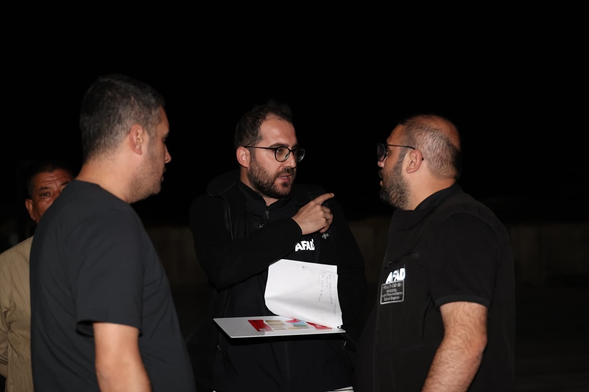 A A 20251018 39452478 39452474 T U R K I Y E N I N 25 I N S A N I Y A R D I M T I R I G A Z Z E I C I N R E F A H S I N I R K A P I S I N A H A R E K E T E T T I