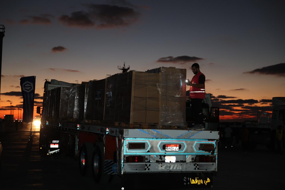 A A 20251018 39452478 39452476 T U R K I Y E N I N 25 I N S A N I Y A R D I M T I R I G A Z Z E I C I N R E F A H S I N I R K A P I S I N A H A R E K E T E T T I