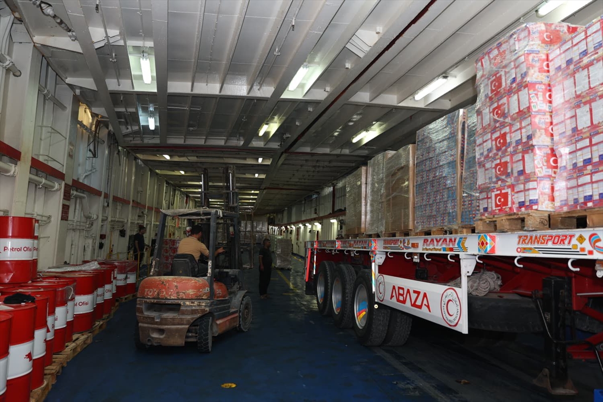 A A 20251018 39452478 39452477 T U R K I Y E N I N 25 I N S A N I Y A R D I M T I R I G A Z Z E I C I N R E F A H S I N I R K A P I S I N A H A R E K E T E T T I