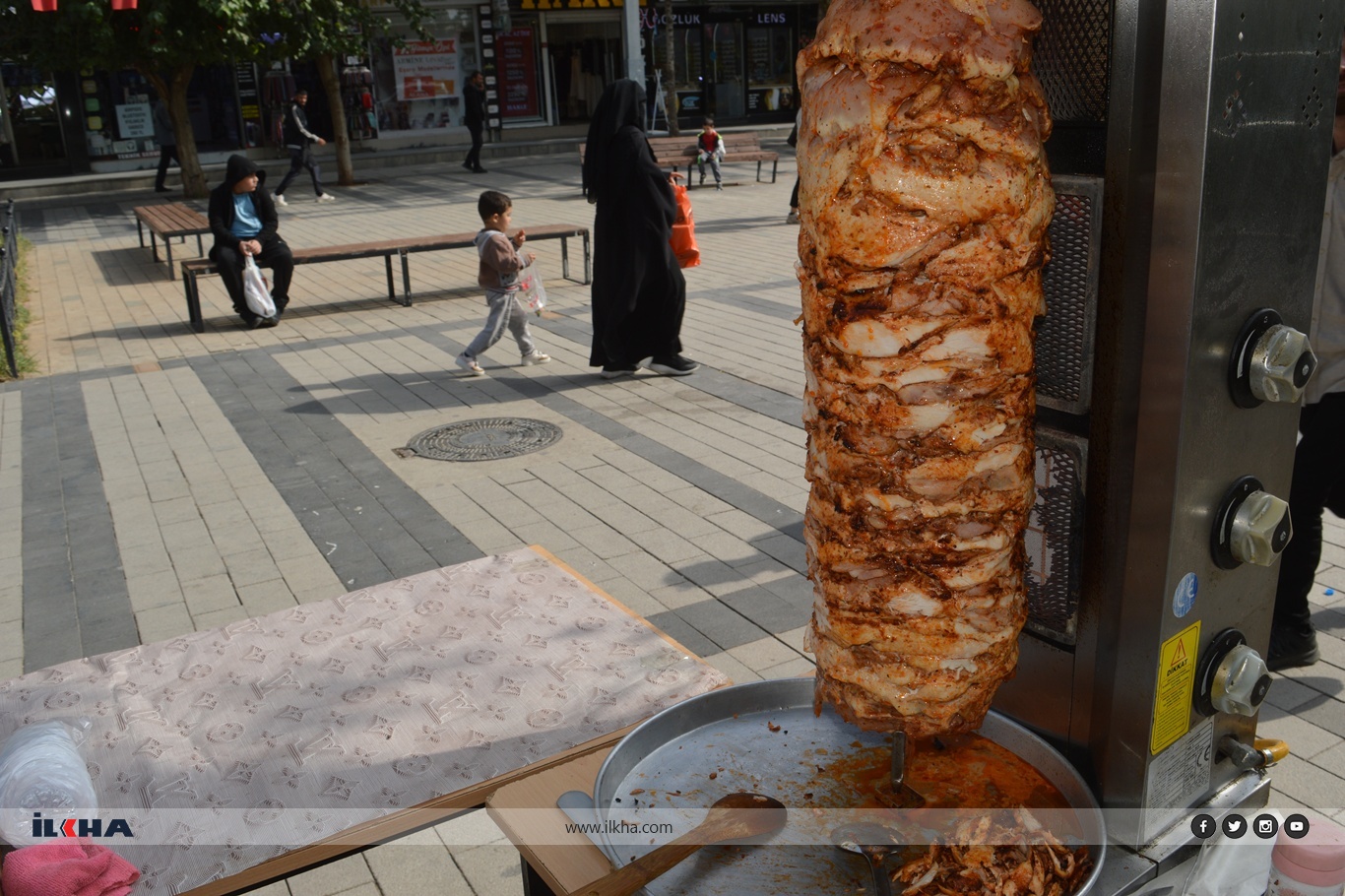 Aaa687F6 1F44 4Fdd 8134 63B09F4B1120