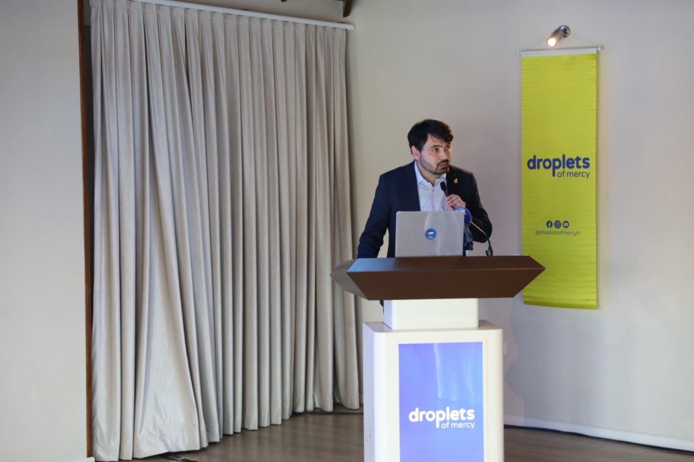 0Adc6Dc9 E029 4B76 80E9 865756Df88D2