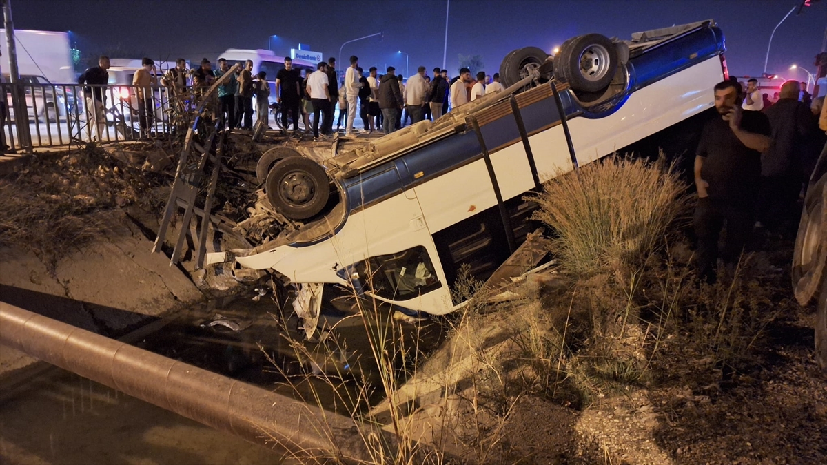 A A 20251110 39673863 39673860 M E R S I N D E M I N I B U S I L E O T O M O B I L I N C A R P I S T I G I K A Z A D A 11 K I S I Y A R A L A N D I