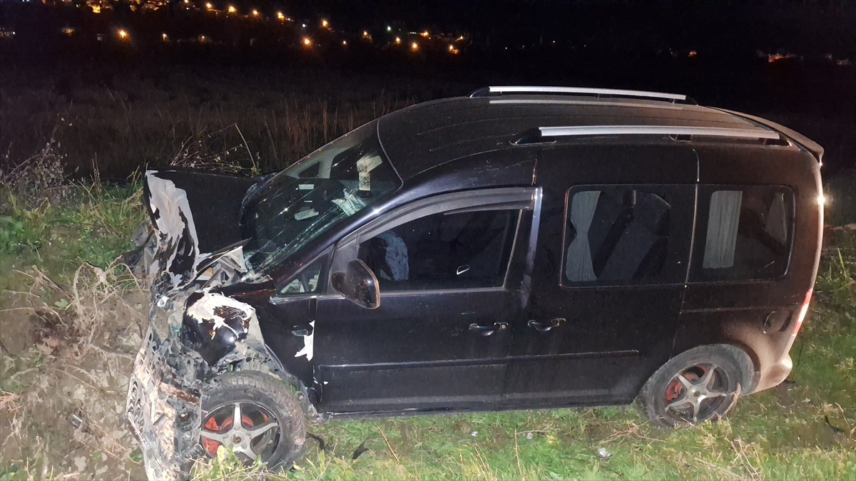 Ticari araç, traktör ve otomobil… Zincirleme trafik kazası!