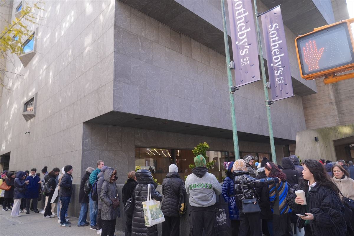 A A 20251117 39734016 39734011 M A U R I Z I O C A T T E L A N I N A M E R I C A A D L I E S E R I A L T I N K L O Z E T A C I K A R T I R M A Y A C I K A C A K