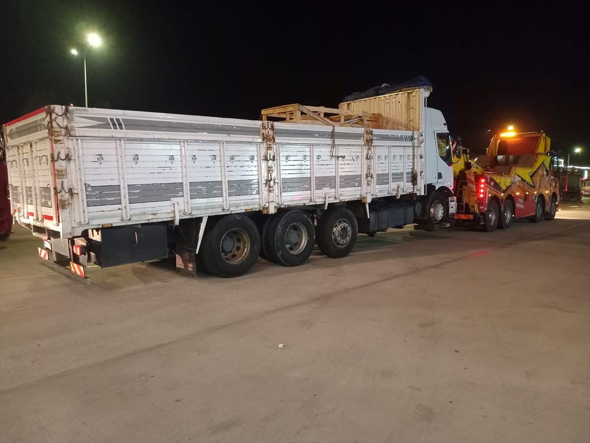 A A 20251119 39752440 39752439 B I L E C I K T E C E K I C I Y E C A R P A N K A M Y O N U N S U R U C U S U O L D U