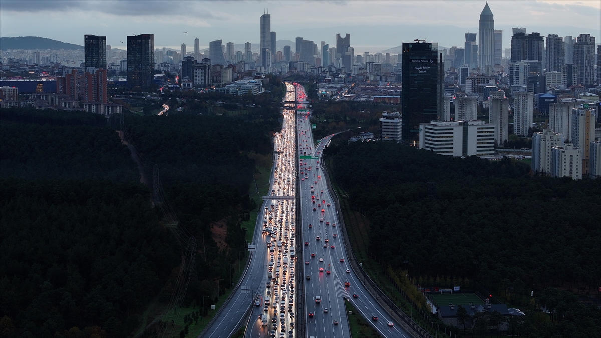 A A 20251124 39788763 39788760 I S T A N B U L D A T R A F I K Y O G U N L U G U Y U Z D E 90 A U L A S T I