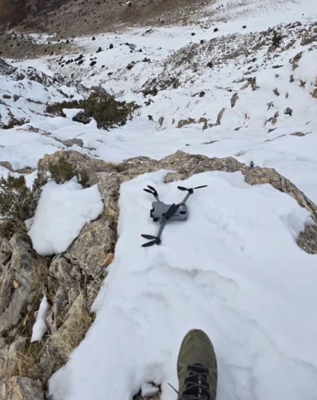 Avladığı drone ile selfie çeken dev kartal, sosyal medyayı salladı