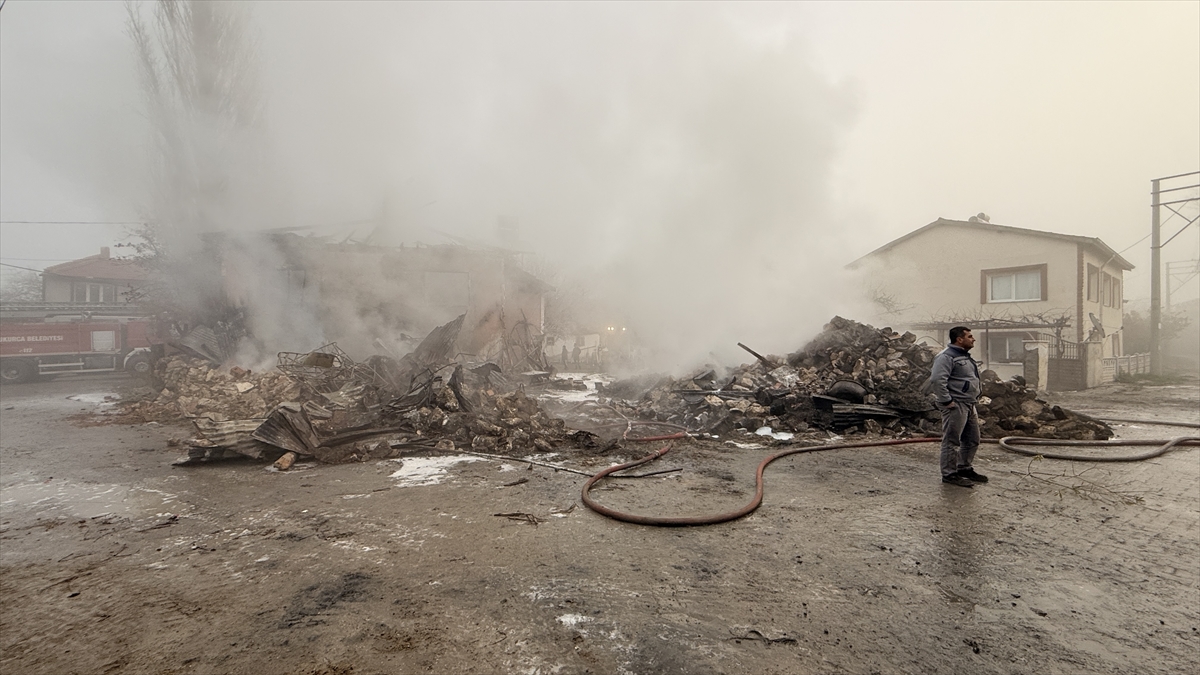 A A 20251204 39886511 39886509 K U T A H Y A D A Y A N A N 2 K A T L I E V K U L L A N I L A M A Z H A L E G E L D I