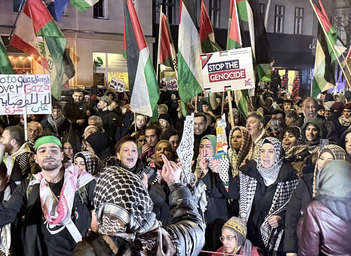 A A 20251206 39910942 39910939 B E R L I N D E F I L I S T I N I L E D A Y A N I S M A G O S T E R I S I D U Z E N L E N D I