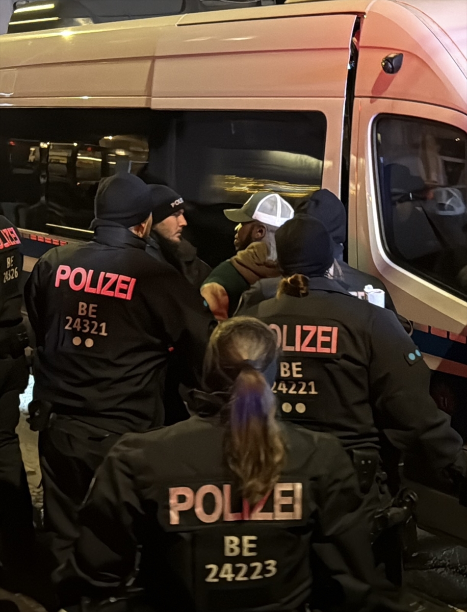 A A 20251206 39910942 39910941 B E R L I N D E F I L I S T I N I L E D A Y A N I S M A G O S T E R I S I D U Z E N L E N D I