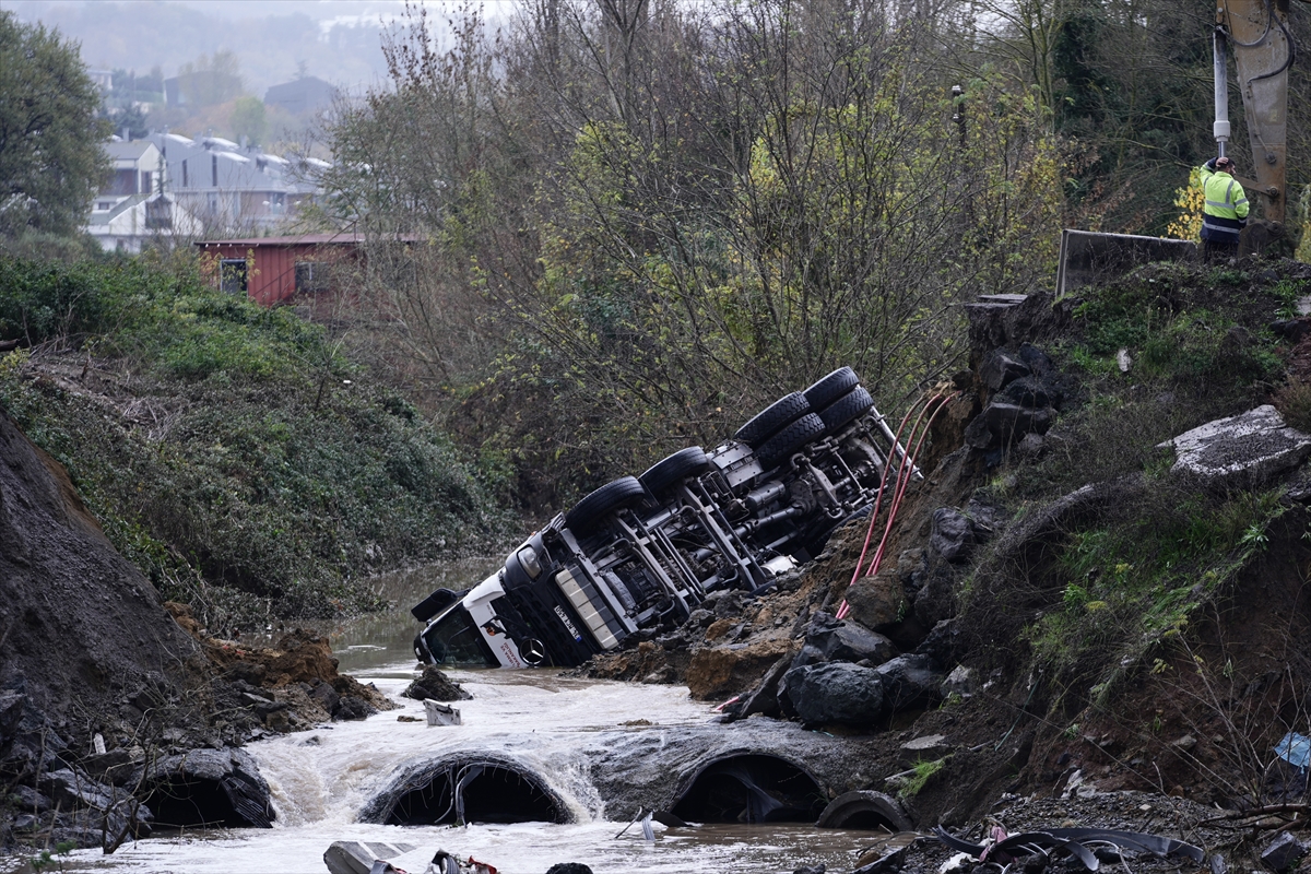 A A 20251207 39913858 39913856 S A R I Y E R D E Y O L U N C O K M E S I S O N U C U P I K A P I L E K A M Y O N E T D E R E Y E D U S T U