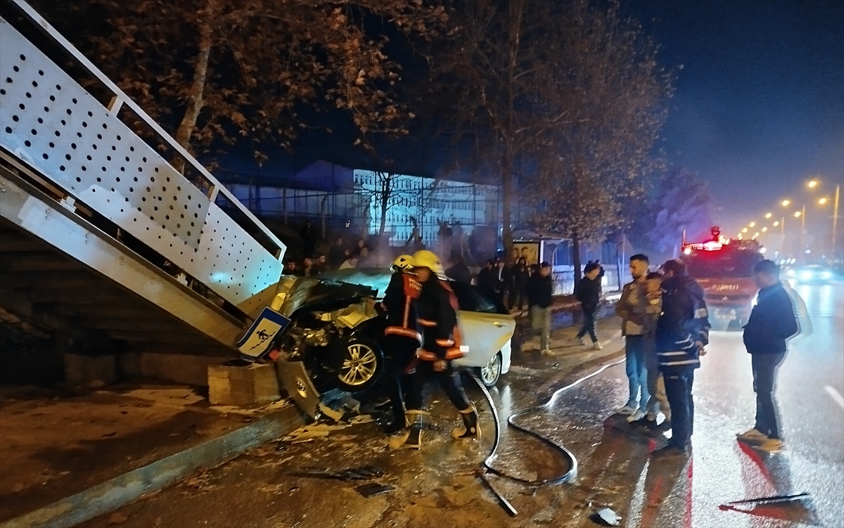 A A 20251207 39917735 39917729 S I N O P T A Y A Y A U S T G E C I D I N E C A R P A N O T O M O B I L D E K I 4 K I S I Y A R A L A N D I