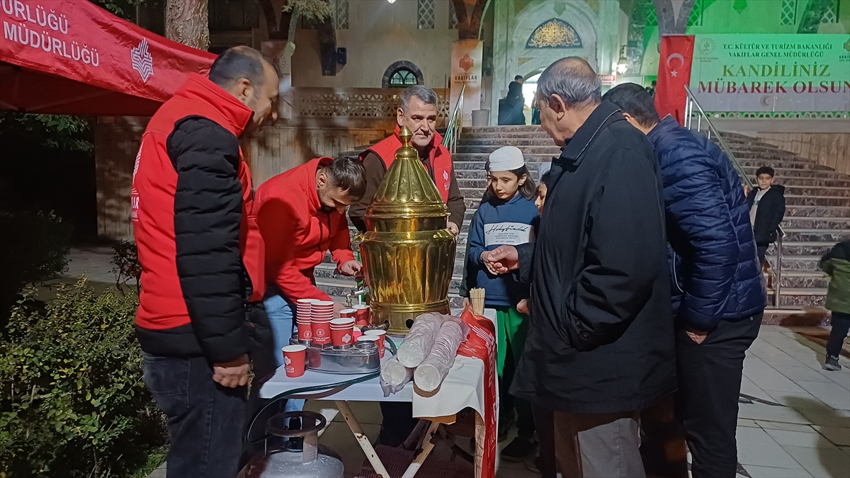 A A 20251225 40077497 40077496 B A T M A N D A R E G A I P K A N D I L I D U A L A R L A I D R A K E D I L D I