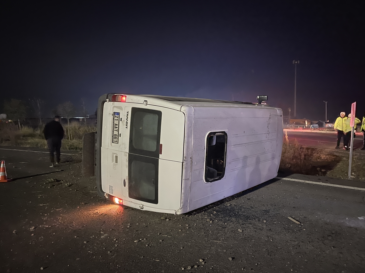 Aa 20251222 40050226 40050225 Diyarbakirda Minibusun Carptigi Kisi Oldu (1)