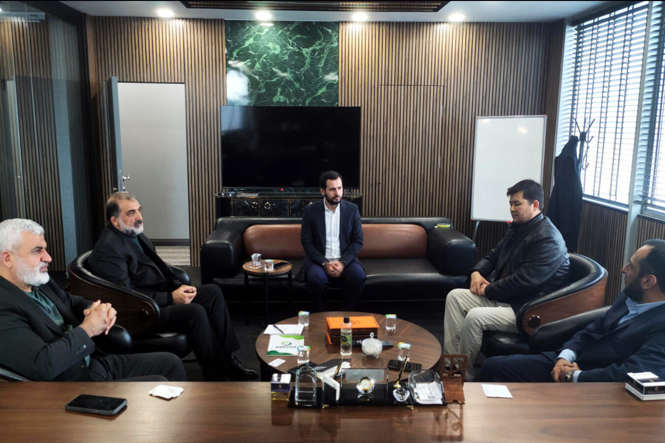 537C7776 B4Ae 4C94 9Dec 44Ac1D210106