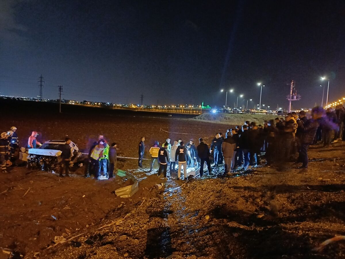 A A 20260112 40235734 40235733 B A T M A N D A I K I O T O M O B I L I N C A R P I S T I G I K A Z A D A 3 K I S I O L D U 3 K I S I Y A R A L A N D I