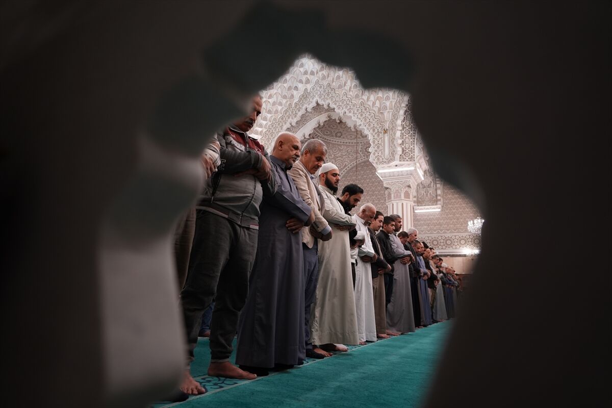 Bağdat'ta camiler de çarşılar da tıklım tıklım