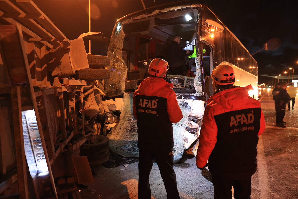 A A 20260214 40556791 40556783 K A Y S E R I D E Y O L C U O T O B U S U I L E K A M Y O N E T I N C A R P I S T I G I K A Z A D A 5 K I S I Y A R A L A N D I