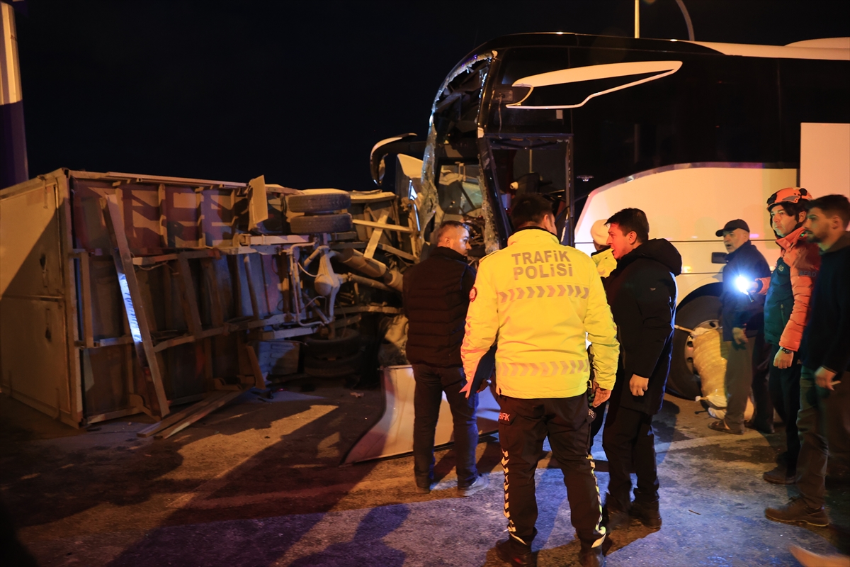 A A 20260214 40556791 40556784 K A Y S E R I D E Y O L C U O T O B U S U I L E K A M Y O N E T I N C A R P I S T I G I K A Z A D A 5 K I S I Y A R A L A N D I