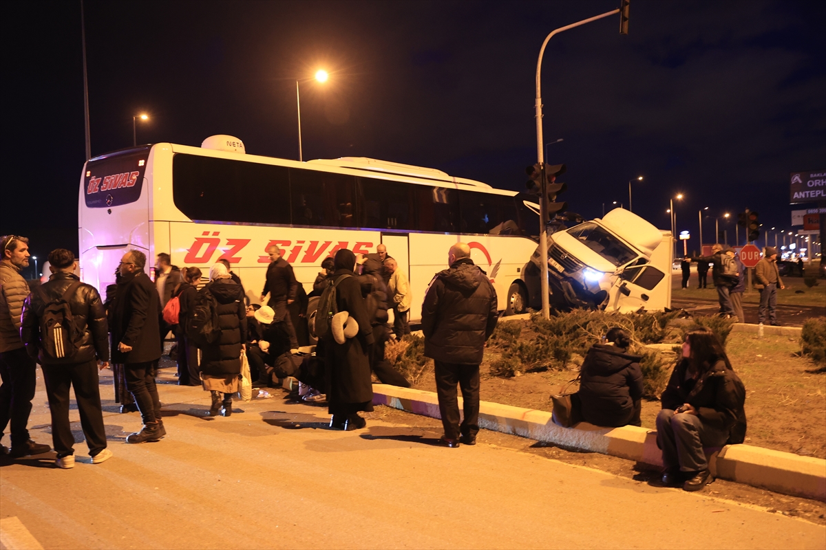 A A 20260214 40556791 40556789 K A Y S E R I D E Y O L C U O T O B U S U I L E K A M Y O N E T I N C A R P I S T I G I K A Z A D A 5 K I S I Y A R A L A N D I