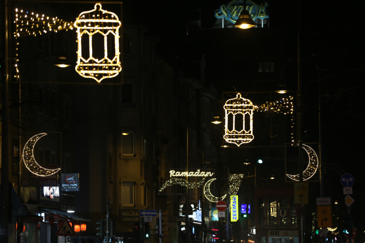 Almanya Sokaklarında Ramazan Işıltısı!