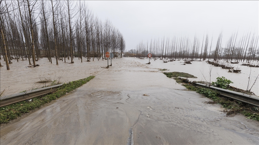 Endülüs'te binlerce kişi tahliye edildi!