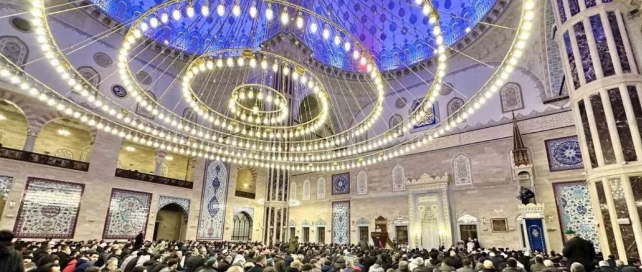 Hanefilere Ve Safiilere Gore Teravih Namazi Kac Rekattir Nasil Kilinir (1)