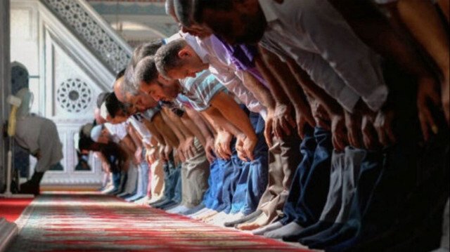 Hanefilere Ve Safiilere Gore Teravih Namazi Kac Rekattir Nasil Kilinir (2)