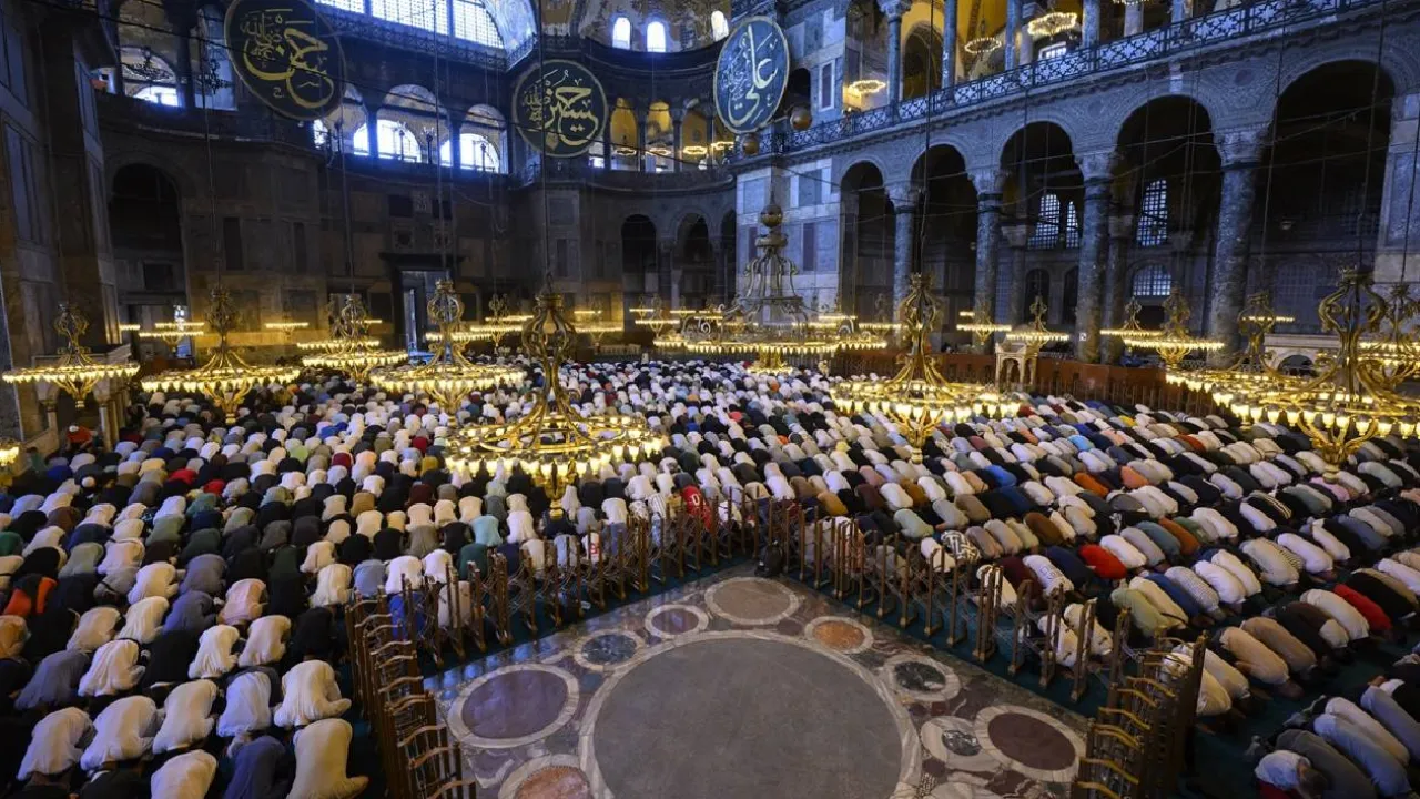 Hanefilere Ve Safiilere Gore Teravih Namazi Kac Rekattir Nasil Kilinir (7)