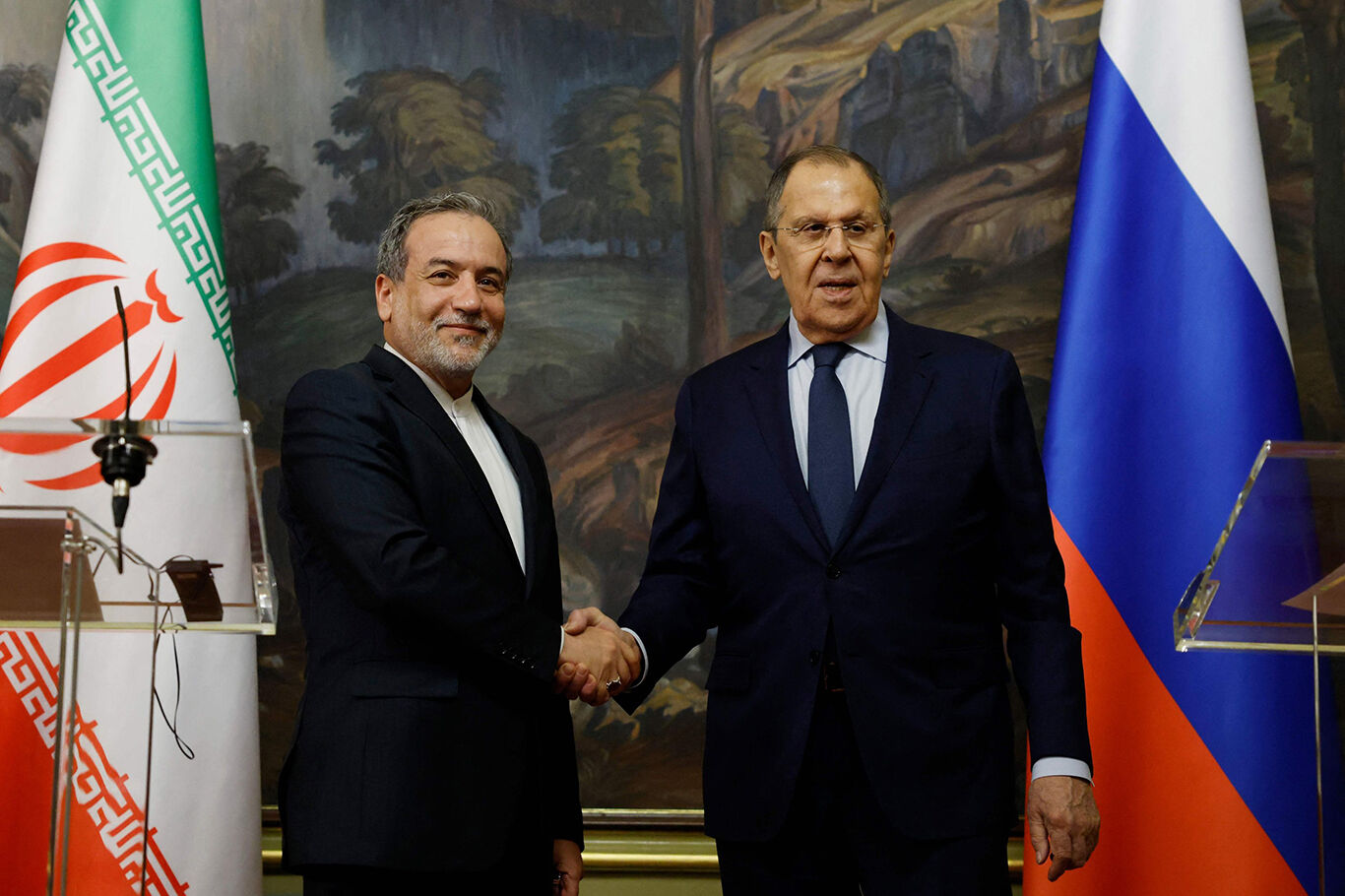 Lavrov, İranlı mevkidaşı Arakçi ile görüştü!