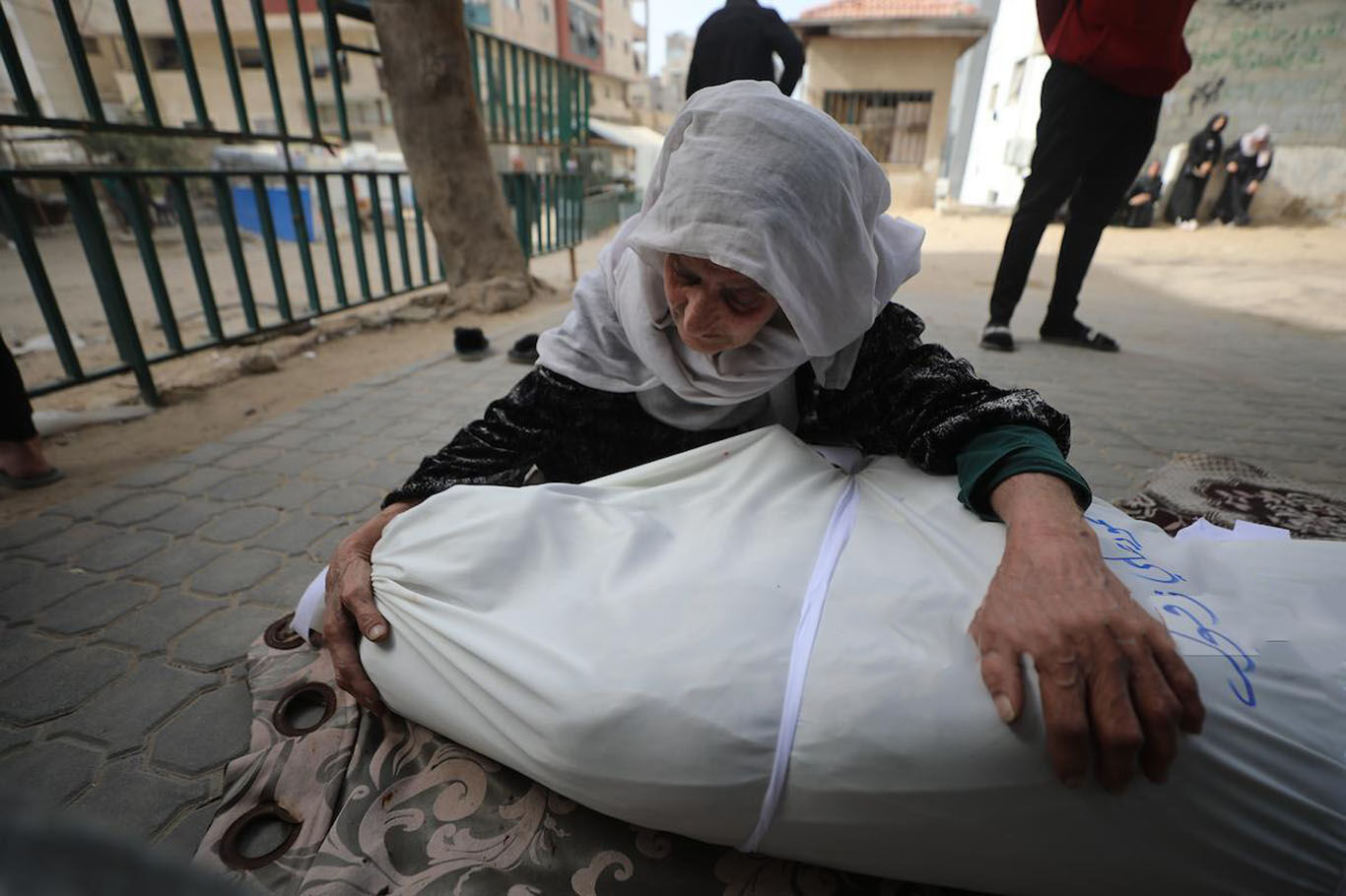 İşgalciler Gazze'de ateşkesi yine ihlal etti!