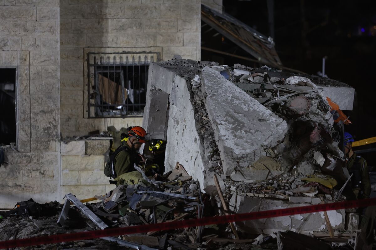 A A 20260301 40704626 40704615 I R A N I N I S R A I L E D U Z E N L E D I G I F U Z E S A L D I R I S I N D A 9 K I S I O L D U