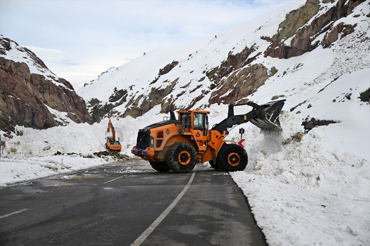 A A 20260328 40951913 40951903 V A N H A K K A R I K A R A Y O L U C I G N E D E N I Y L E K A P A N D I