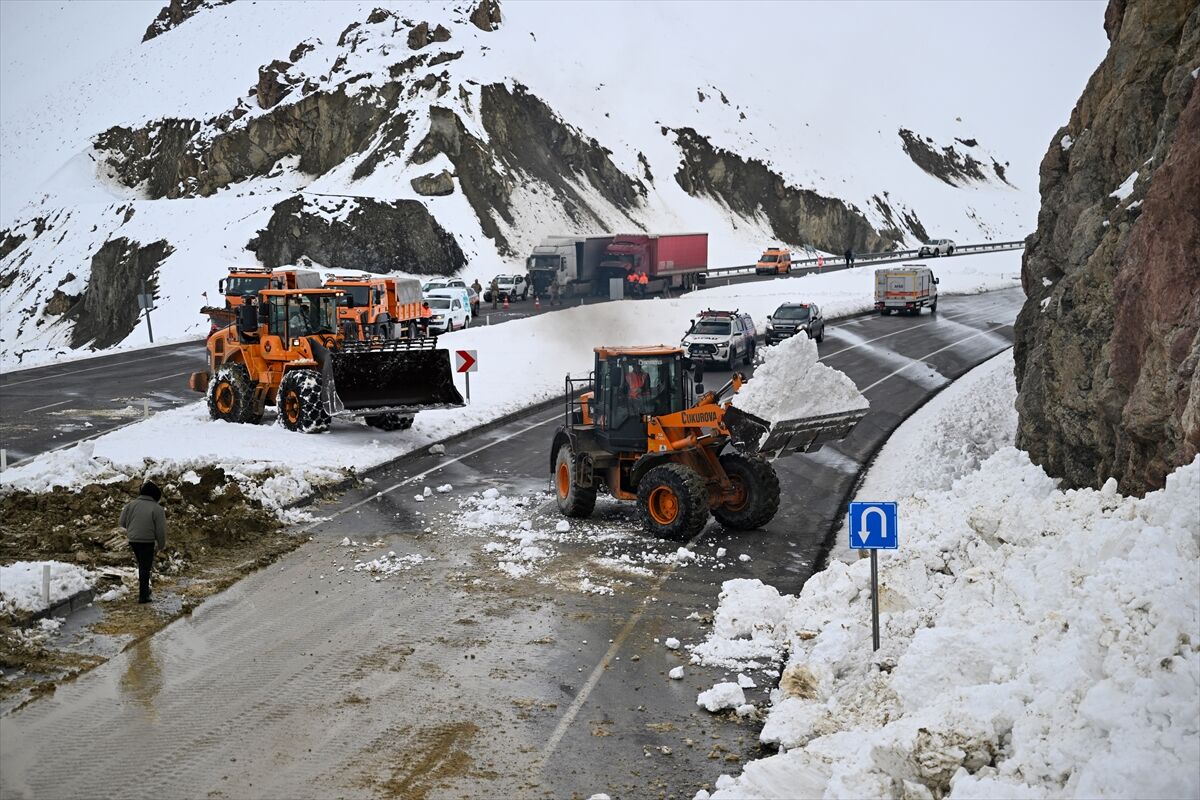 A A 20260328 40951913 40951905 V A N H A K K A R I K A R A Y O L U C I G N E D E N I Y L E K A P A N D I