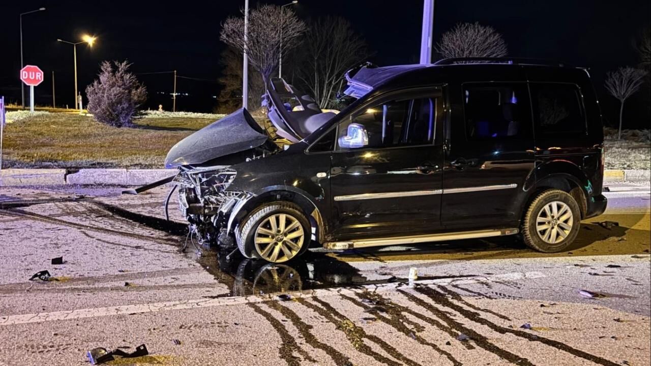 Afyonkarahisar Kaza Aa 2449589