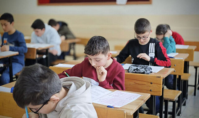 Okullar Yeniden Acildi 18 Milyon Ogrenci Ders Basinda 784