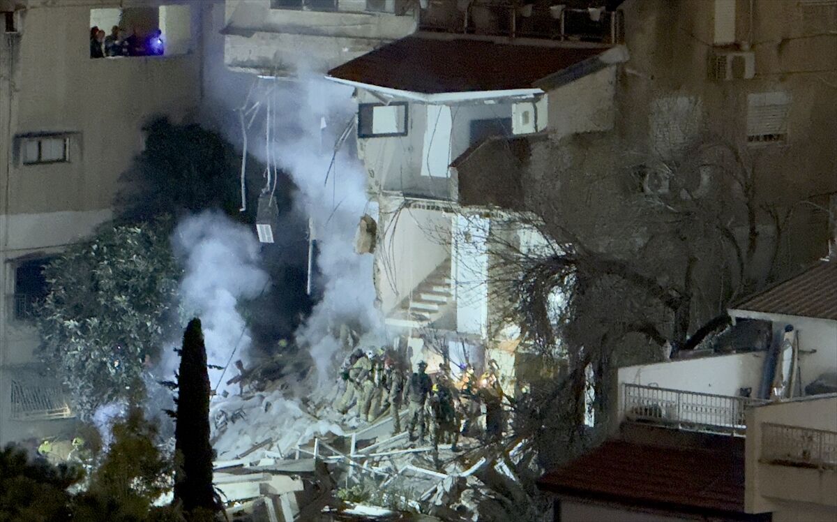 A A 20260405 41024927 41024922 I R A N F U Z E S I N I N I S R A I L I N H A Y F A K E N T I N D E B I R B I N A Y A D O G R U D A N I S A B E T E T M E S I S O N U C U 4 K I S I Y A R A L A N D I