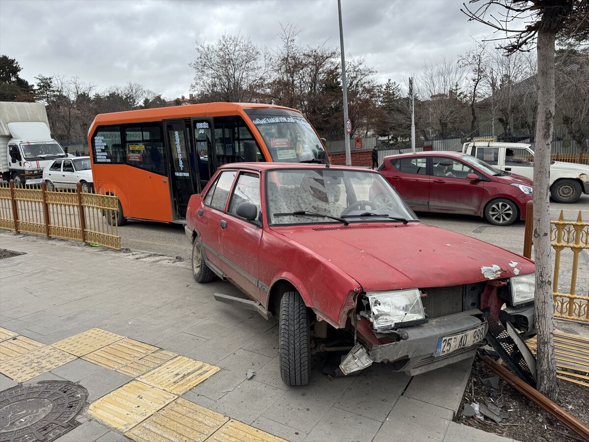 A A 20260406 41030292 41030290 E R Z U R U M D A O T O M O B I L I N M I N I B U S T E N I N E N Y O L C U L A R A C A R P M A S I S O N U C U 5 K I S I Y A R A L A N D I