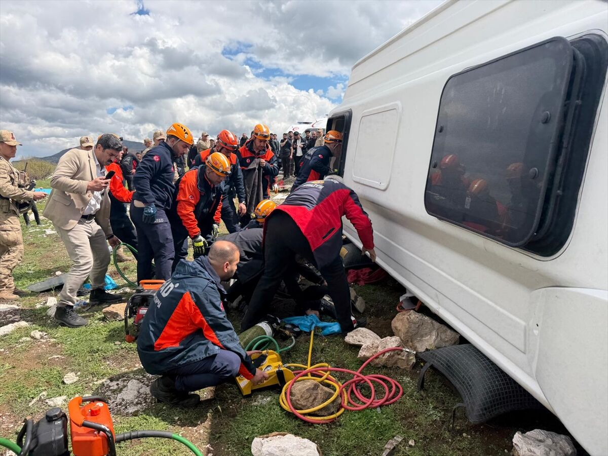 A A 20260421 41168867 41168863 D I Y A R B A K I R D A M I D I B U S U N D E V R I L M E S I S O N U C U I L K B E L I R L E M E L E R E G O R E 11 K I S I Y A R A L A N D I