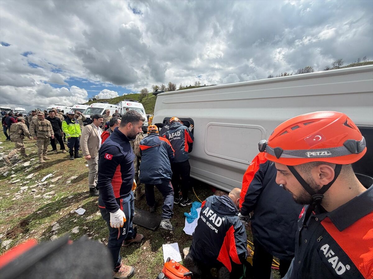 A A 20260421 41168867 41168865 D I Y A R B A K I R D A M I D I B U S U N D E V R I L M E S I S O N U C U I L K B E L I R L E M E L E R E G O R E 11 K I S I Y A R A L A N D I