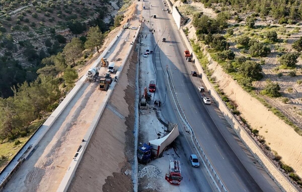 A A 20260427 41226200 41226199 M E R S I N D E F R E N I B O S A L A N T I R Y A P I M I S U R E N K A C I S R A M P A S I N A C A R P T I 1 I S C I O L U 4 K I S I Y A R A L A N D I