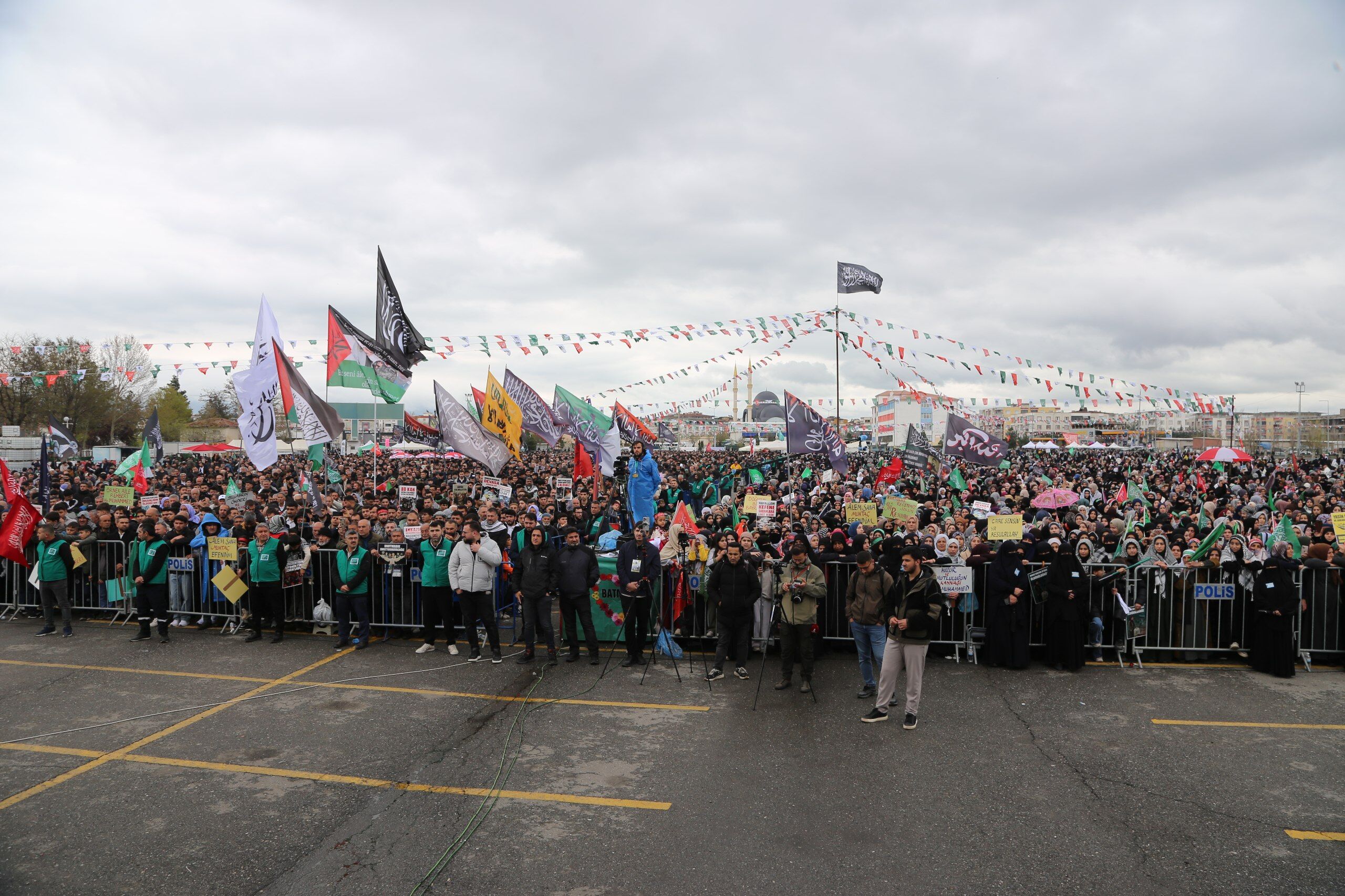 H Fsy U E4 W M A Ev Z7O