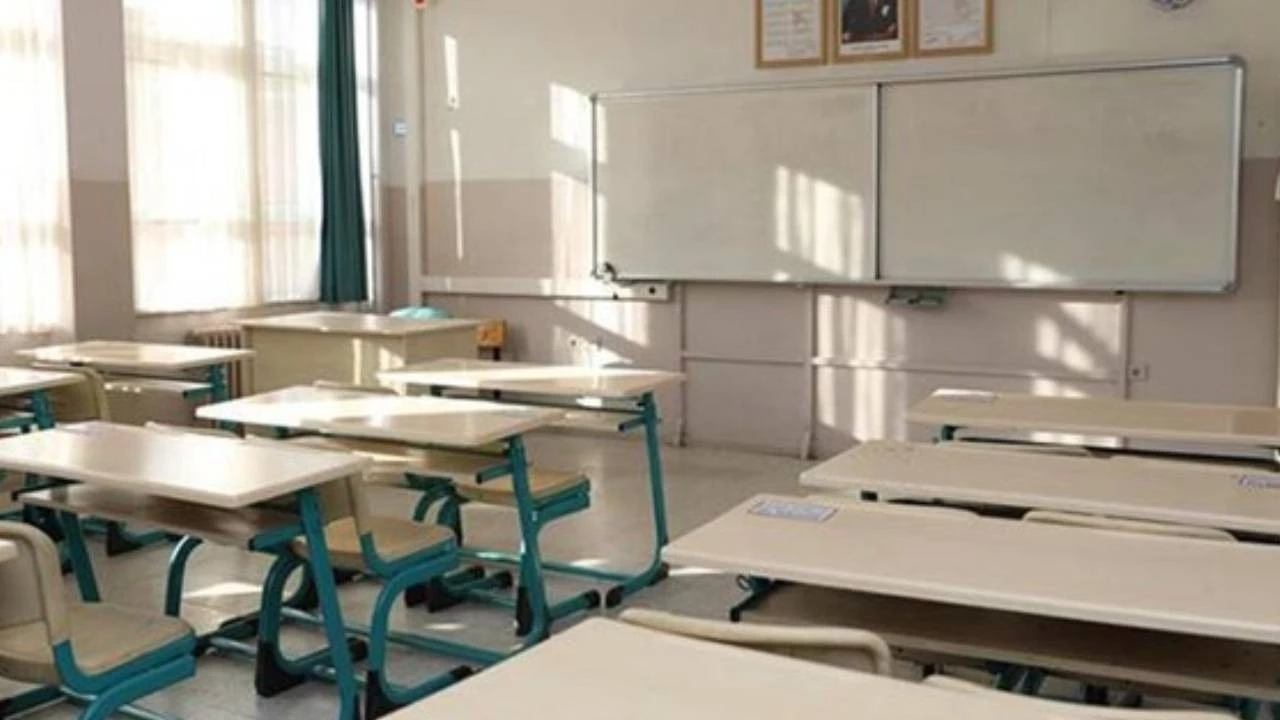 Meb Valiliklere Yazi Gonderdi Okul Kayitlarinda Yeni Donem Kurayla Belirlenecek Tarih Verildi Gntl Cover
