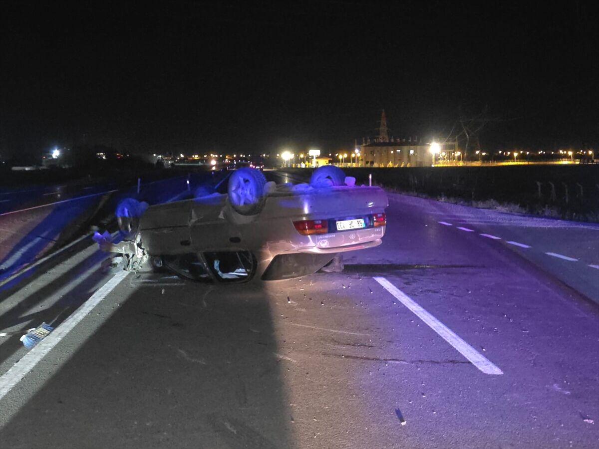 Aa 20260511 41352743 41352741 Aksarayda Beton Mikserine Carpan Otomobilin Surucusu Agir Yaralandi (1)