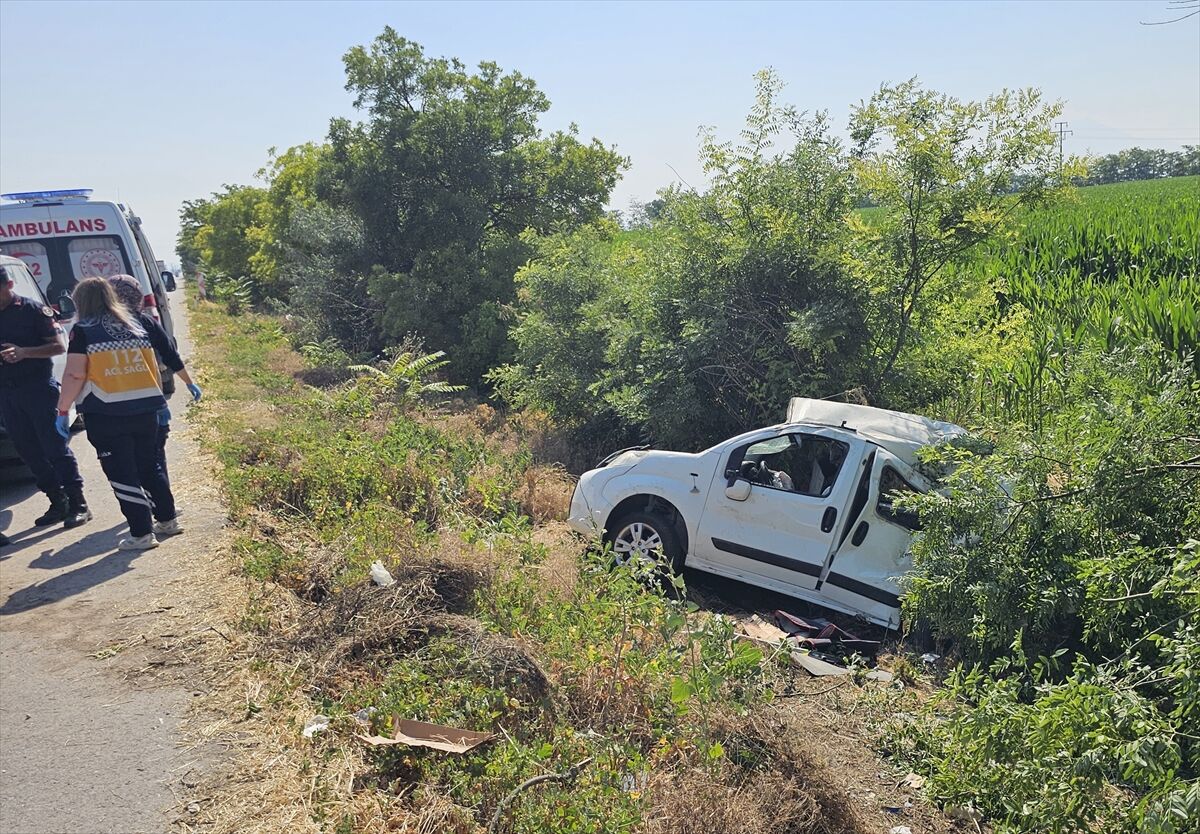 Aa 20260710 41939172 41939171 Aksarayda Sarampole Devrilen Hafif Ticari Aractaki 3 Kisi Oldu 1 Kisi Agir Yaralandi (1)